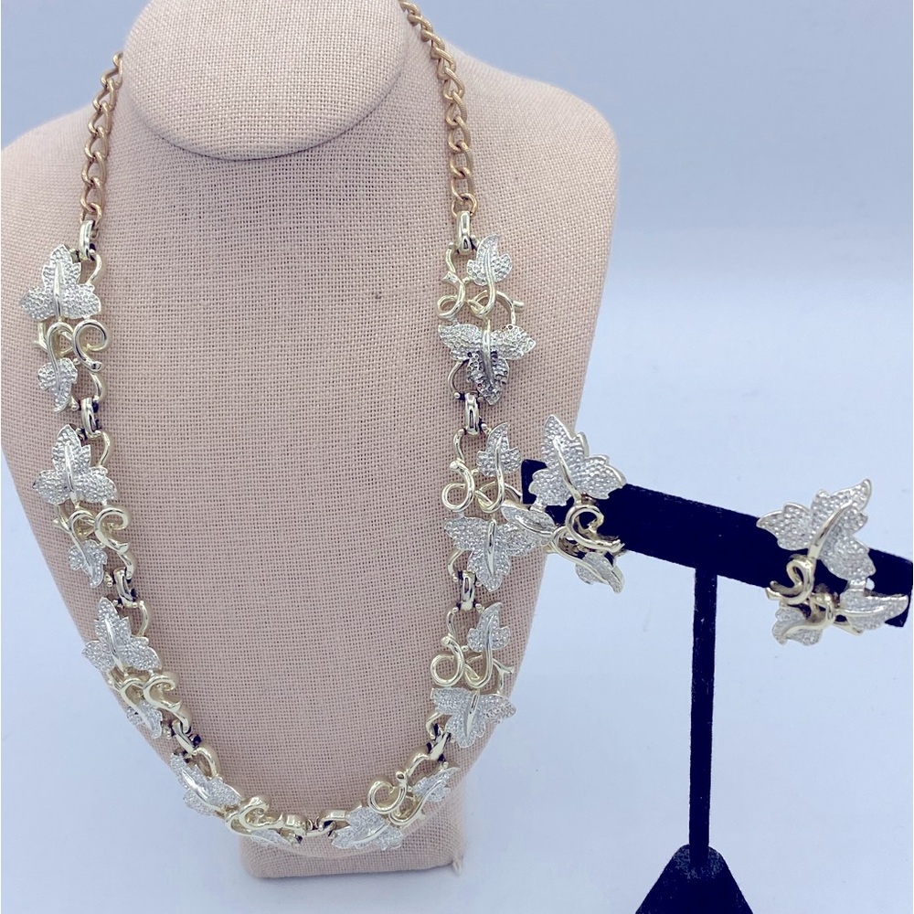 Sarah Coventry Vintage Silver Tone Leaf Design Necklace And Clip On Earrings Set
